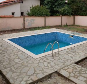 Gneis um den Pool in Fish Fish, Baltschik