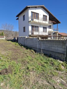Zaun aus Betonblöcken in Rogatschewo – Foto 4